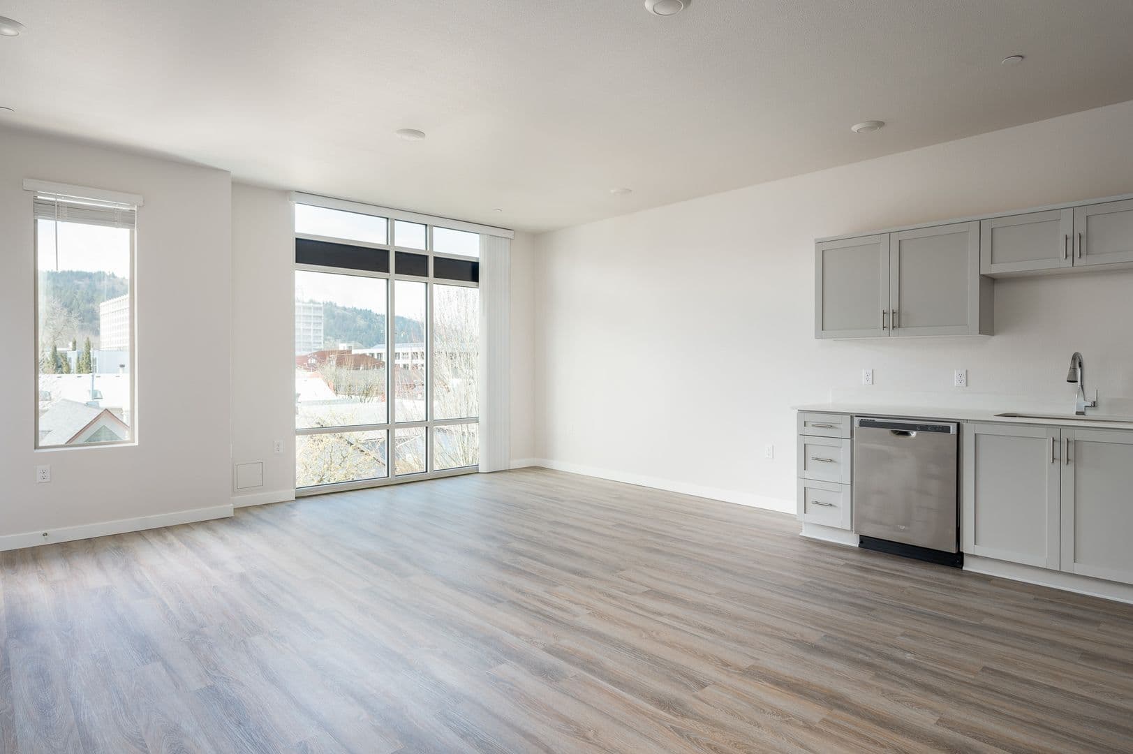 Portland Apartment: 1940 NW 25th Ave