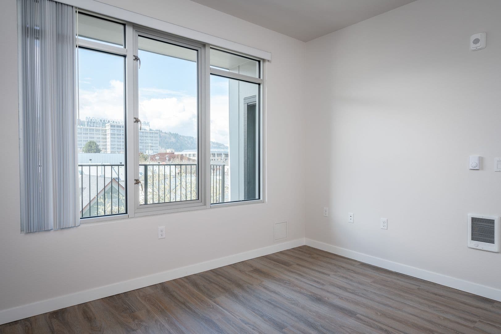 Portland Apartment: 1940 NW 25th Ave