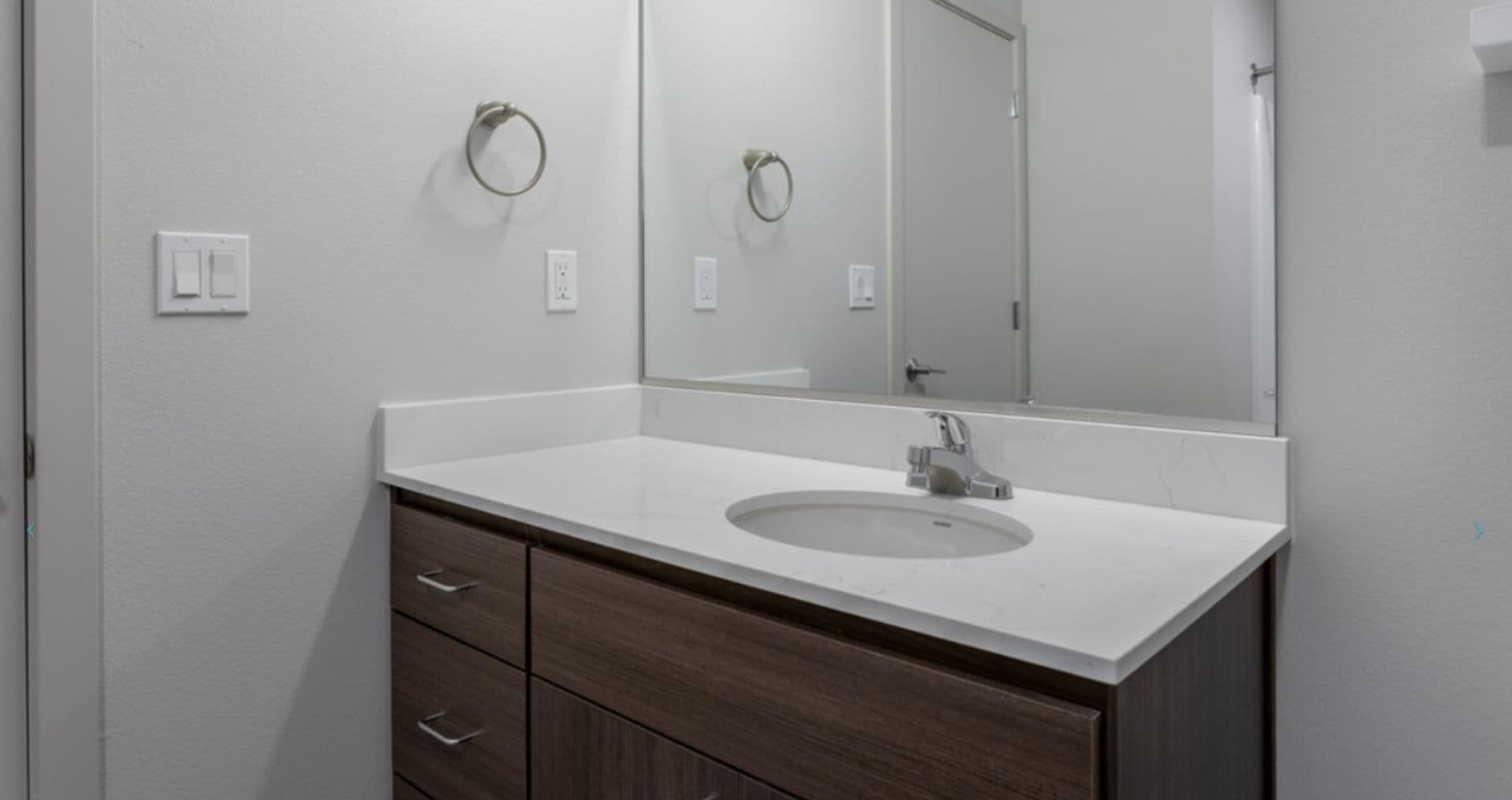 Hillsboro Apartment: 210-238 SE 9th Avenue