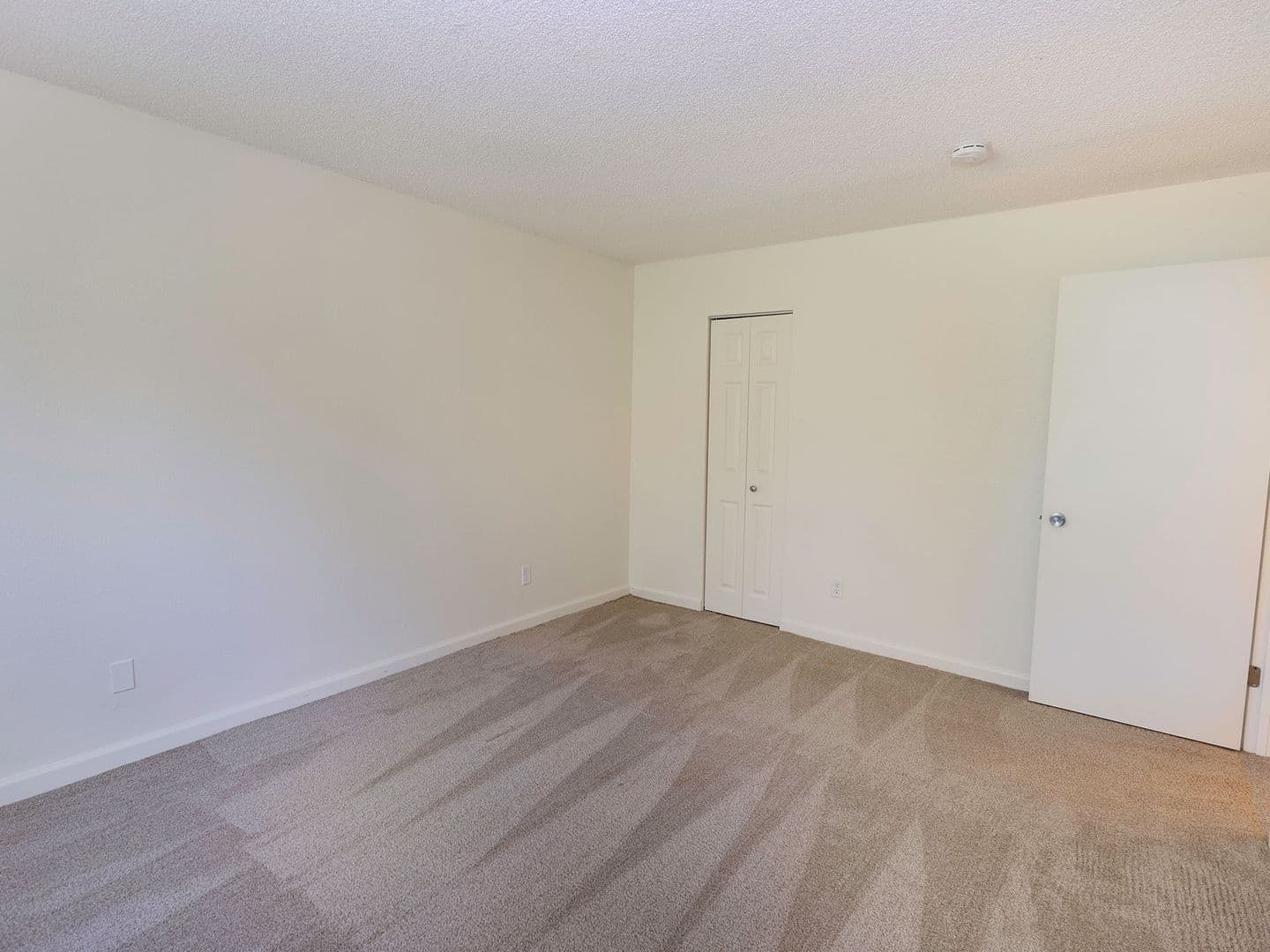 Portland Apartment: 9730 SW 35th Dr.