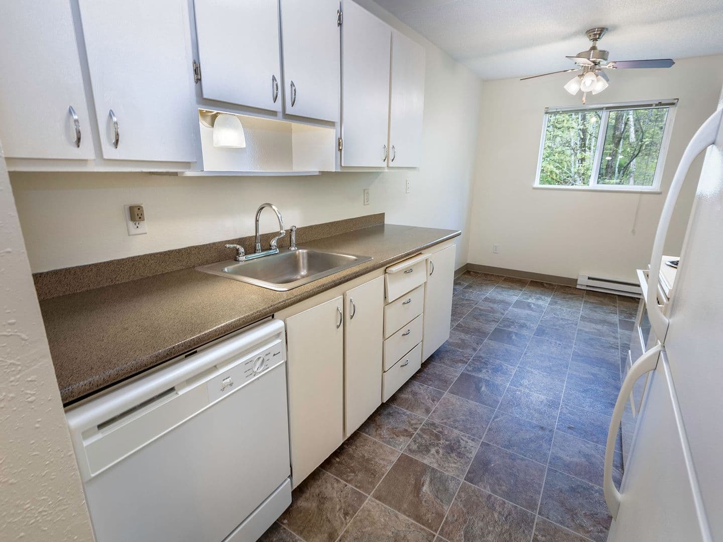 Portland Apartment: 9730 SW 35th Dr.