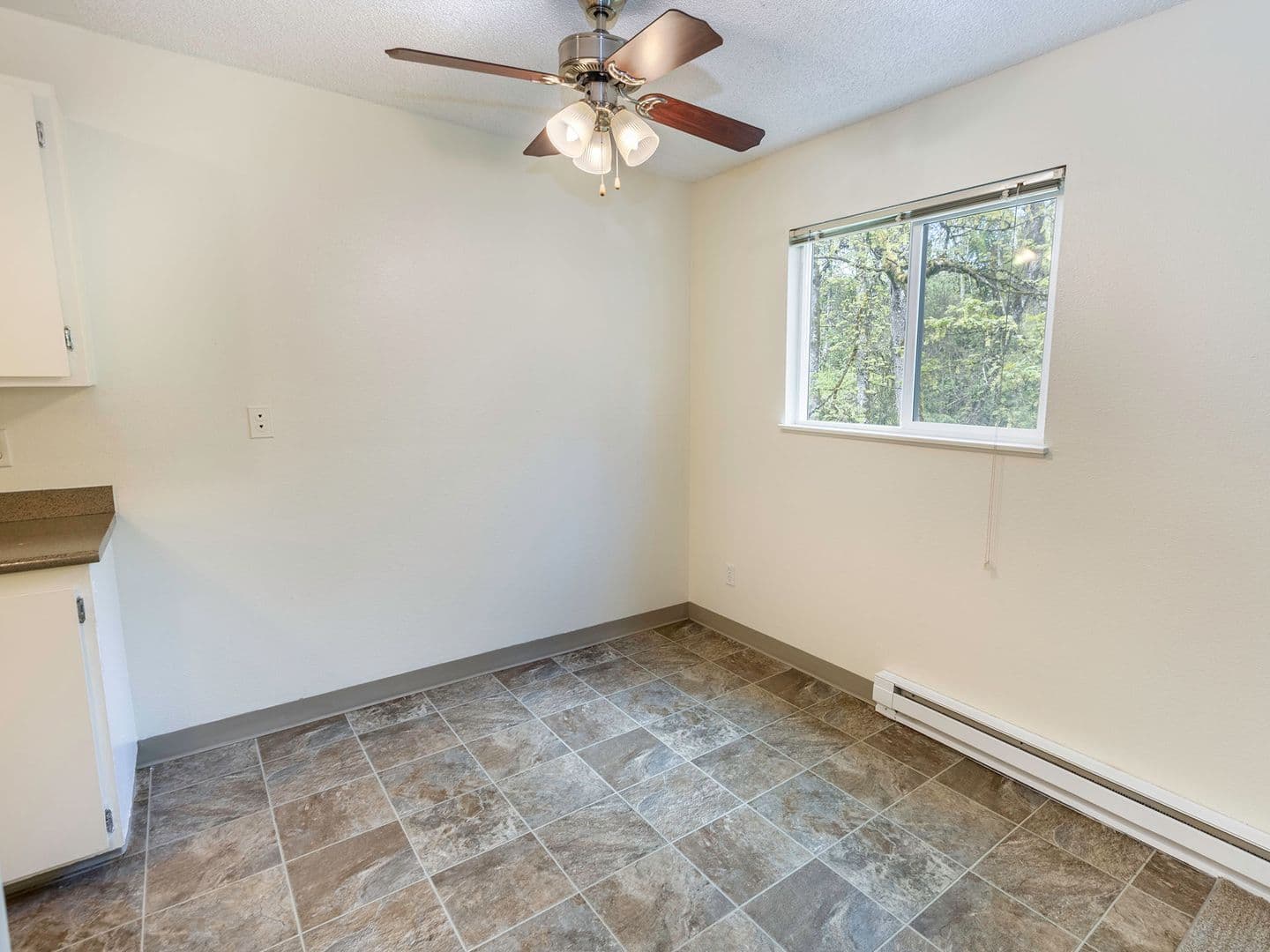 Portland Apartment: 9730 SW 35th Dr.