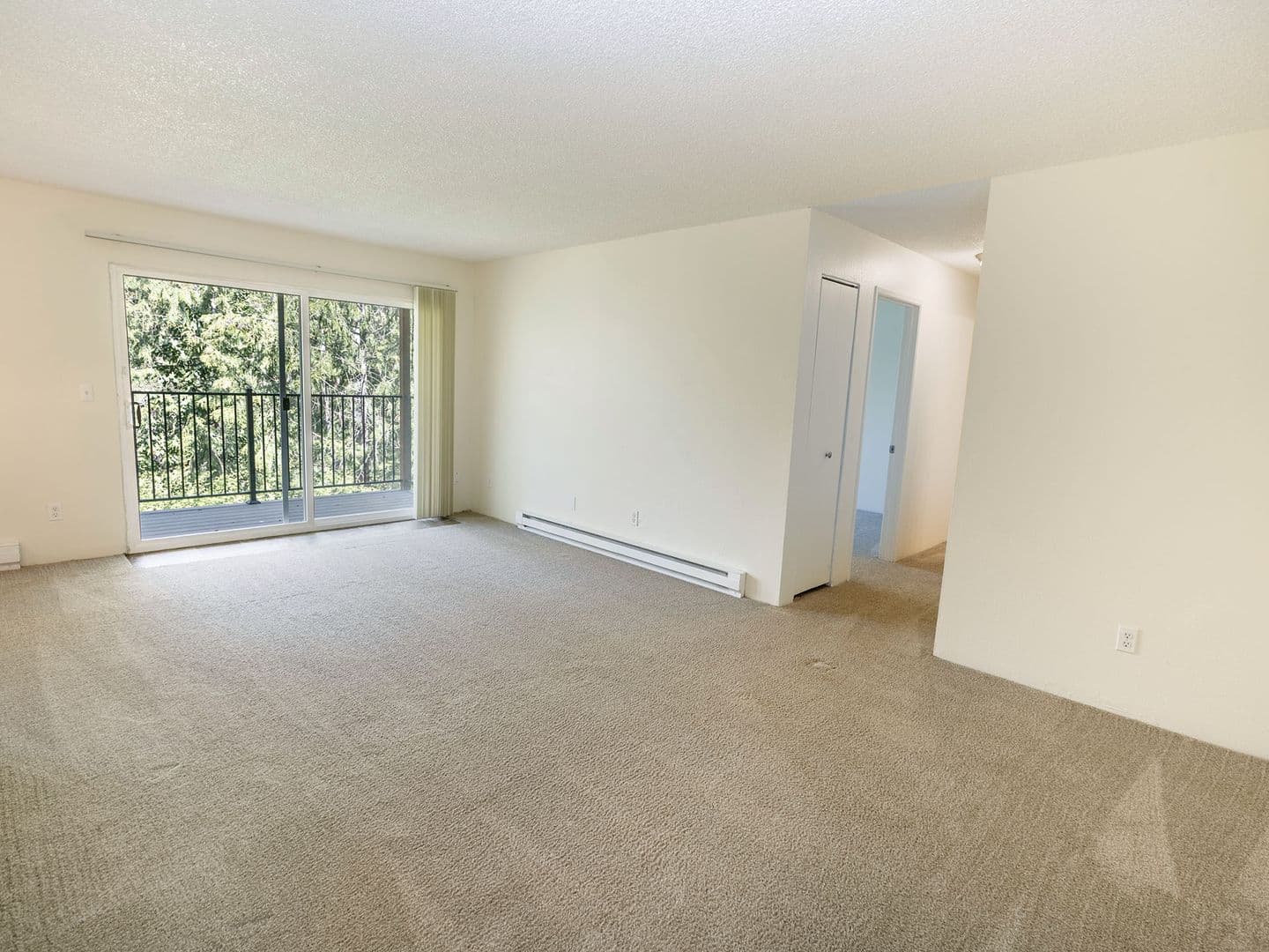 Portland Apartment: 9730 SW 35th Dr.