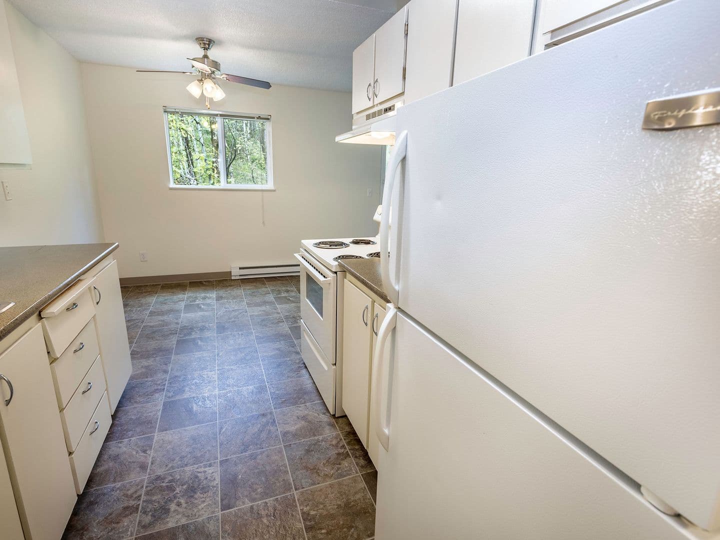 Portland Apartment: 9730 SW 35th Dr.
