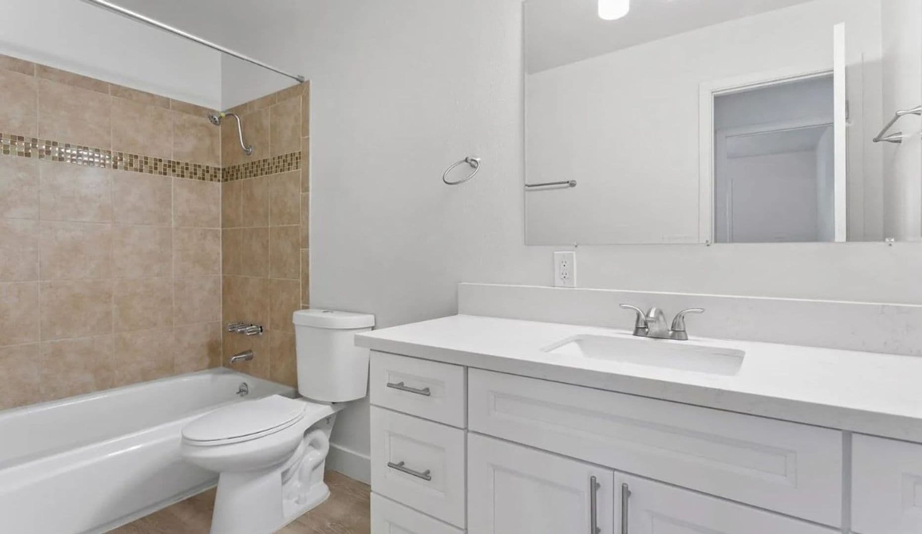 Portland Apartment: 3435 SW 87th Ave