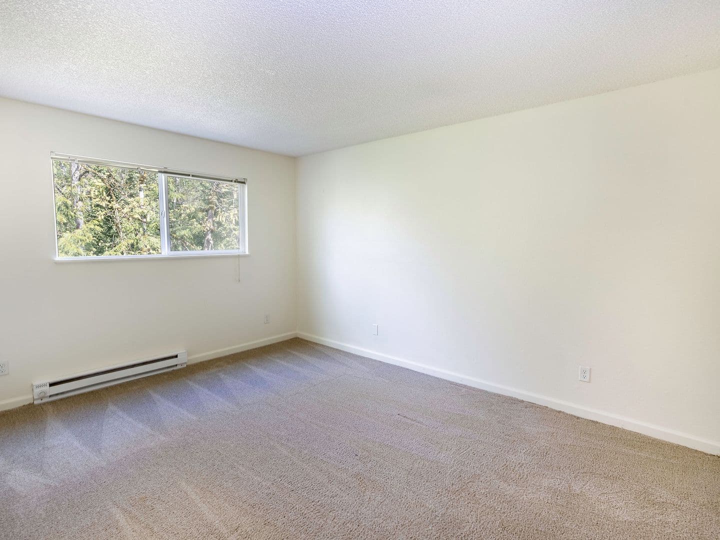 Portland Apartment: 9730 SW 35th Dr.