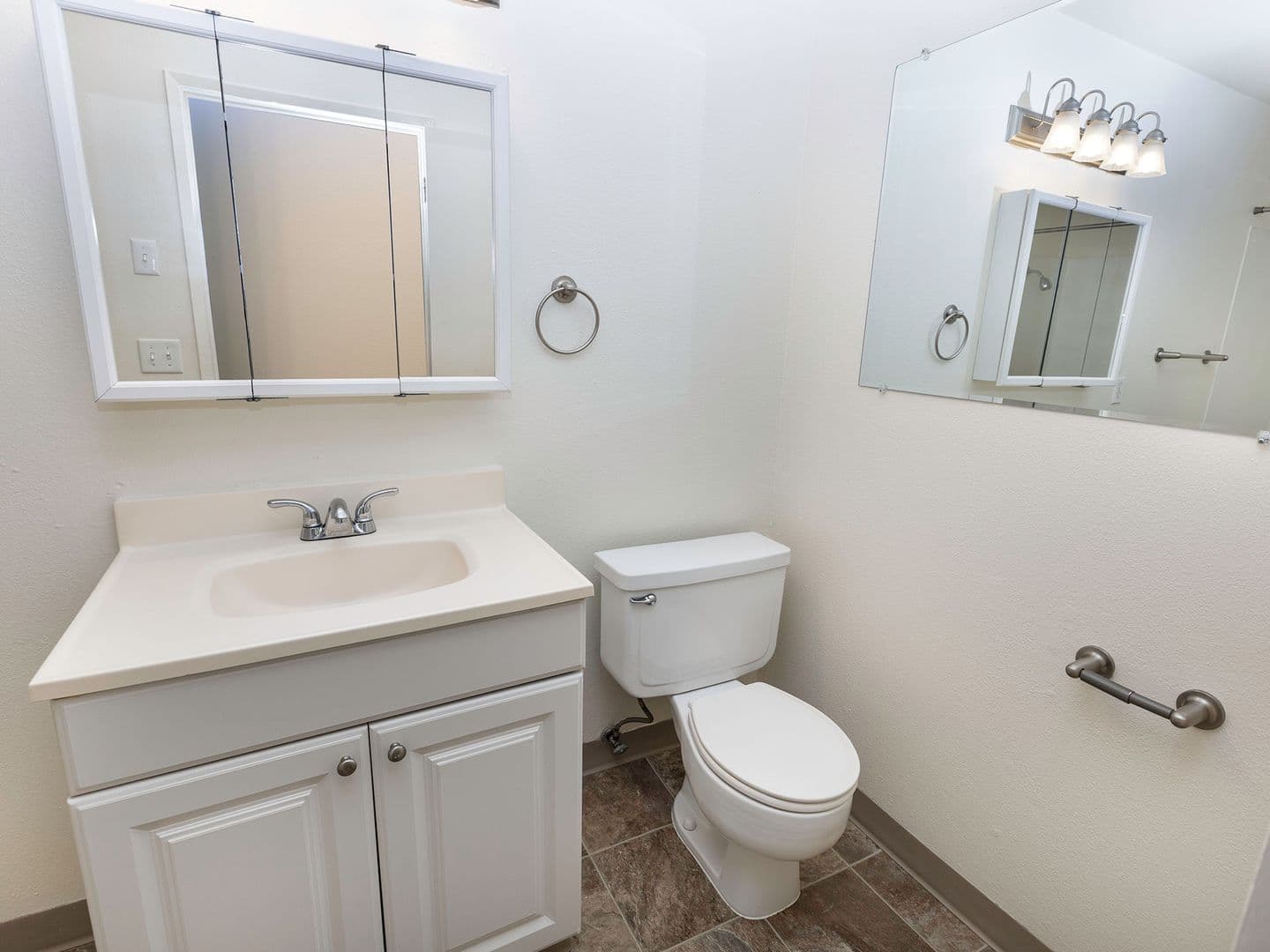 Portland Apartment: 9730 SW 35th Dr.