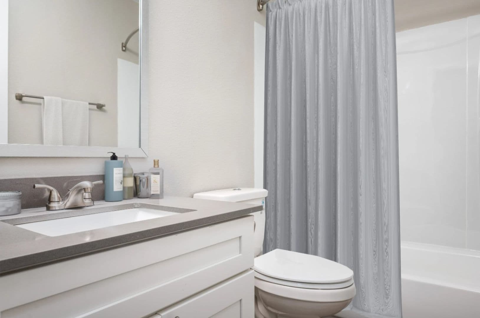 Portland Apartment: 9550 SW Washington Dr.