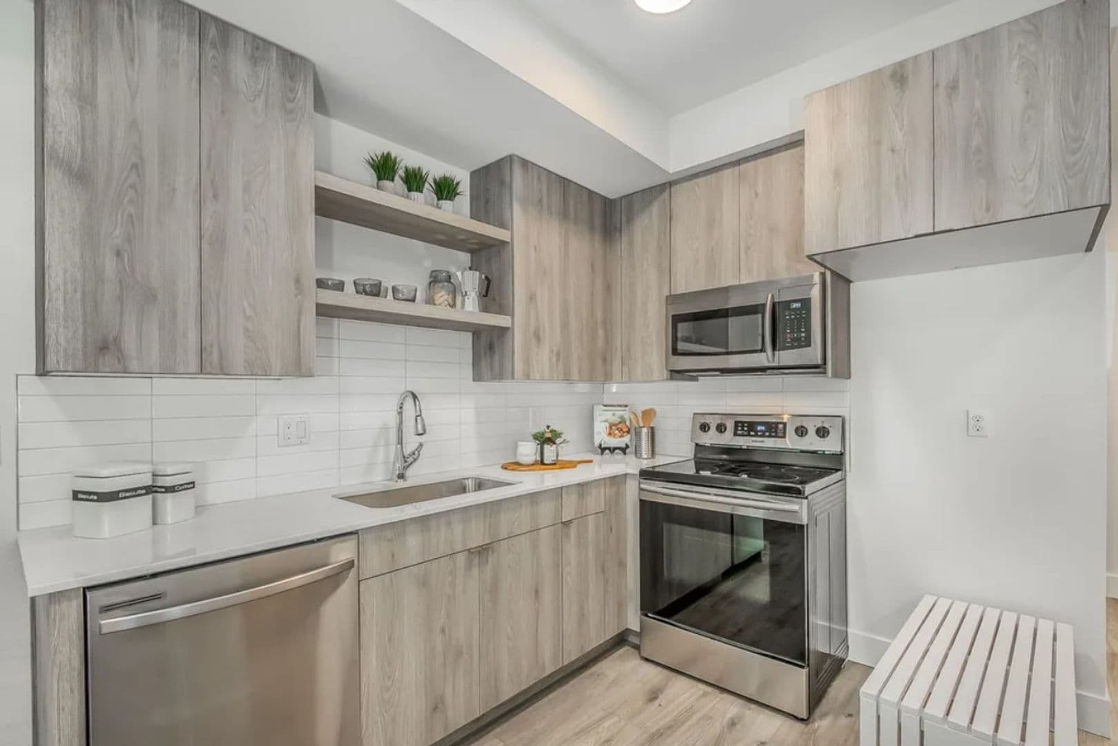 Portland Apartment: 475 NE 74th Ave