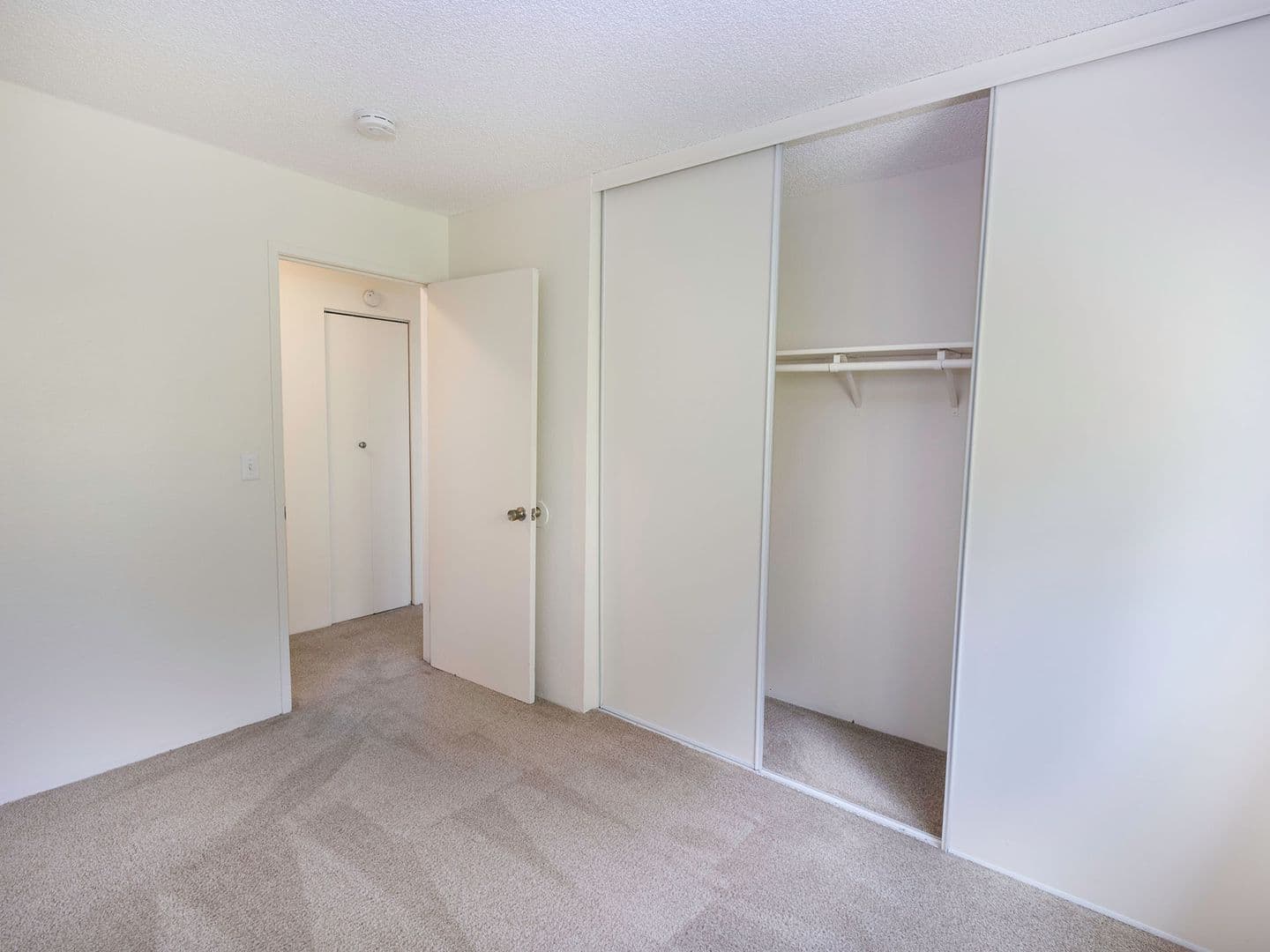 Portland Apartment: 9730 SW 35th Dr.