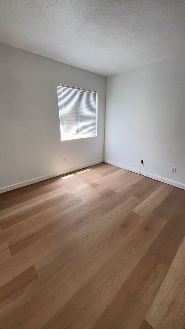 Barstow Apartment: 209 E. Grace St