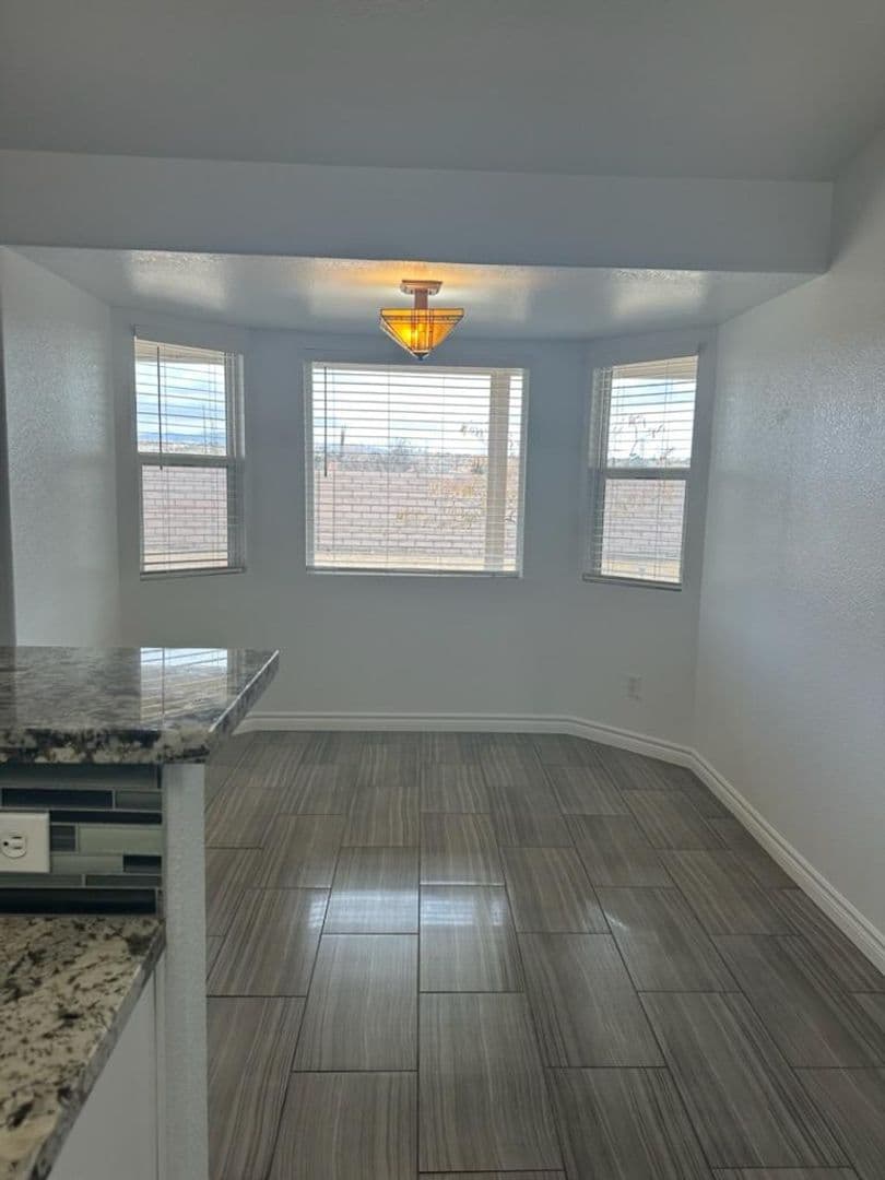 Apple Valley House: 12033 1/2 Locust Ln