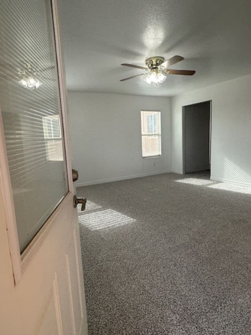 Apple Valley House: 12033 1/2 Locust Ln