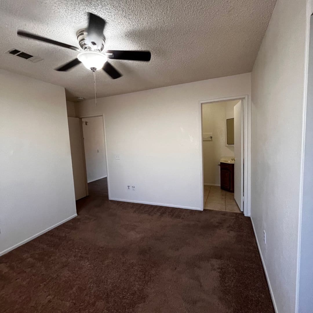 Hesperia Apartment: 13890 Juniper St