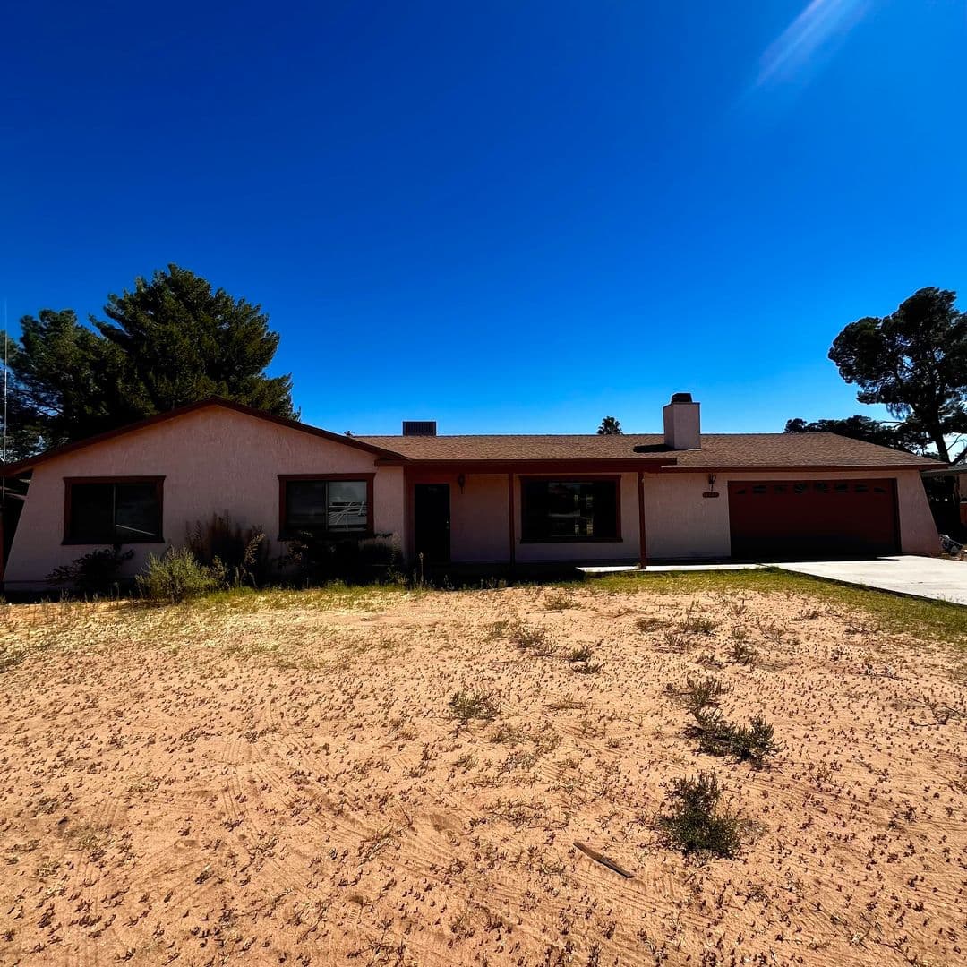 Apple Valley House: 13221 Winona Rd