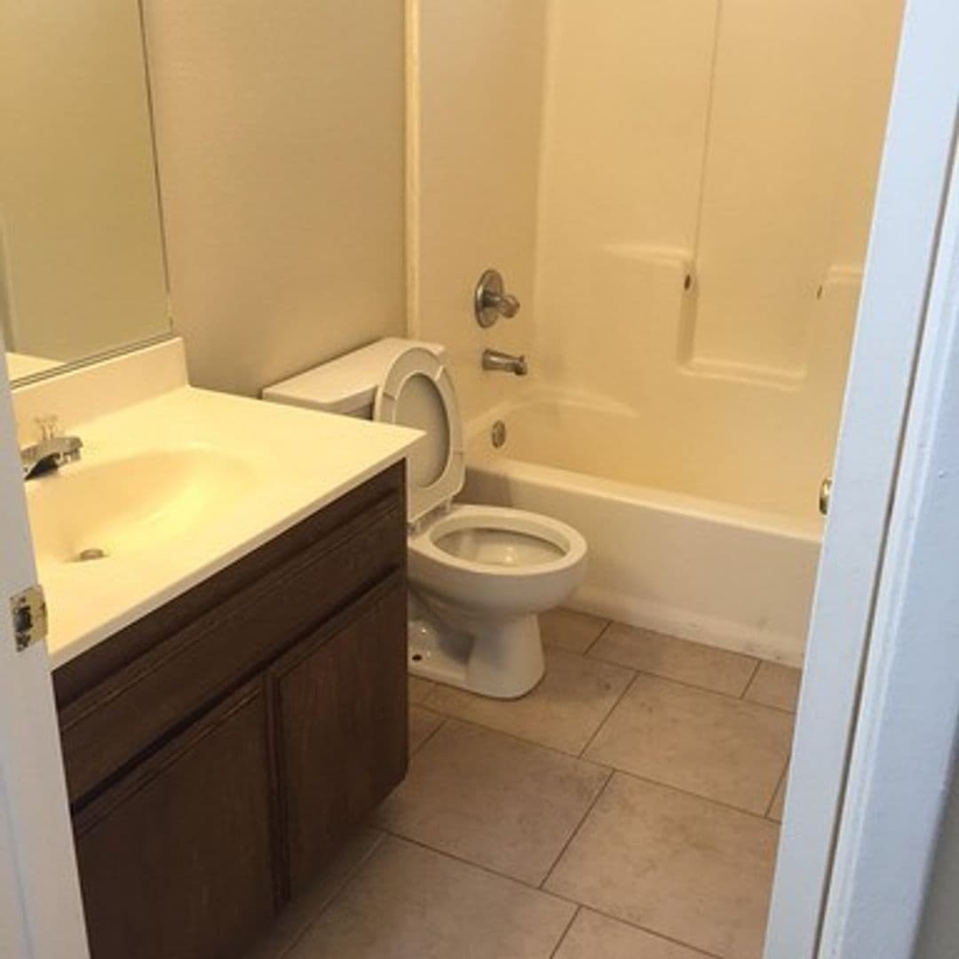 Hesperia Apartment: 14015 Spruce St