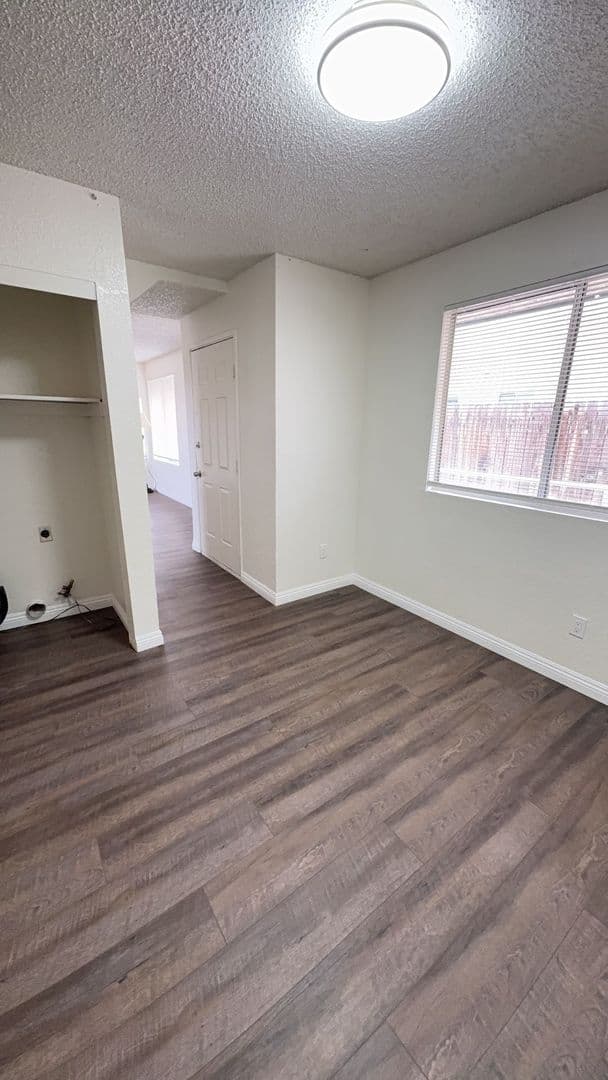 Apple Valley Apartment: 16221 Apple Valley Rd