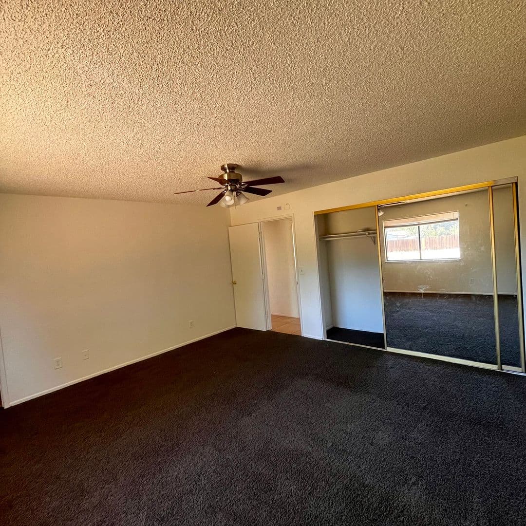 Apple Valley House: 13221 Winona Rd