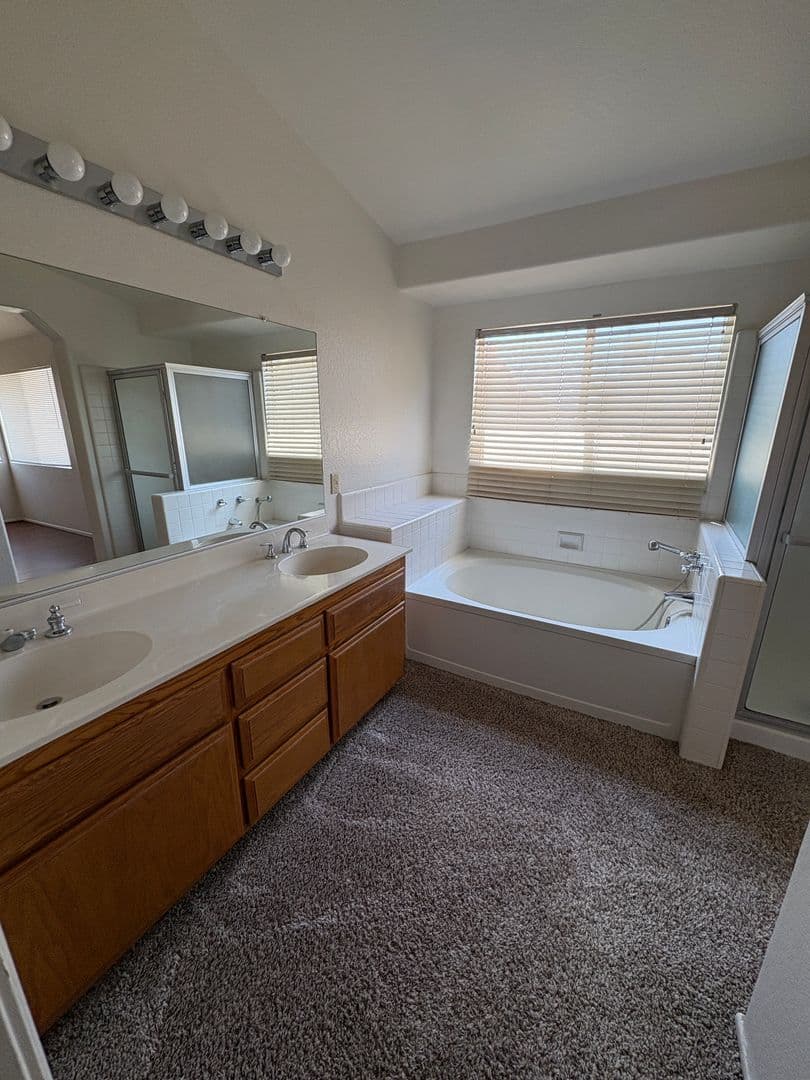 Victorville House: 14333 La Crescenta Ave