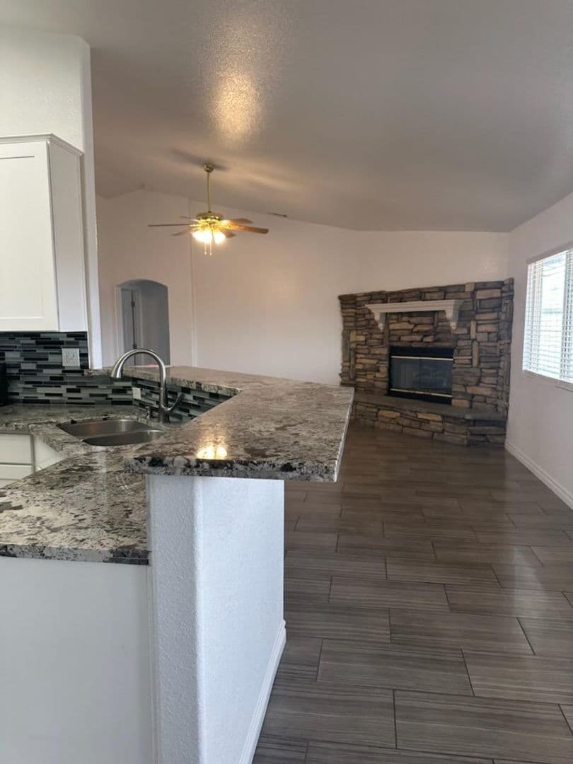 Apple Valley House: 12033 1/2 Locust Ln