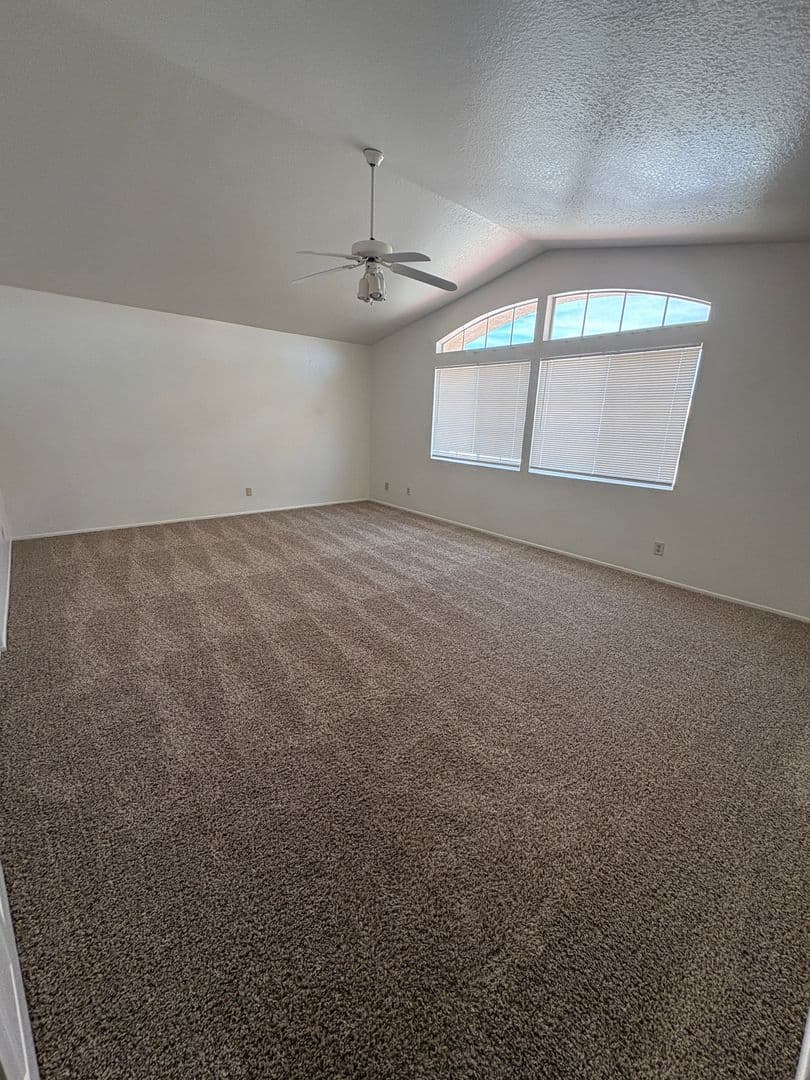 Victorville House: 14333 La Crescenta Ave