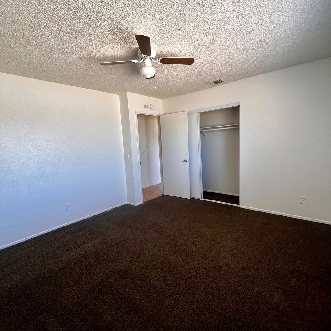 Apple Valley House: 13221 Winona Rd