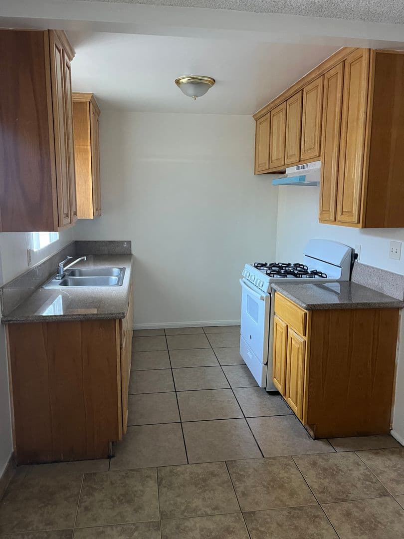 Ontario Apartment: 1260 W. Stoneridge Ct.