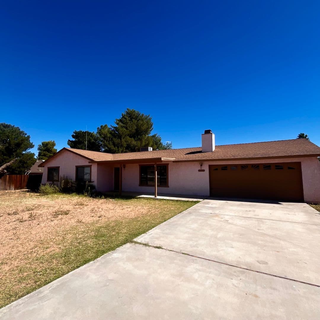 Apple Valley House: 13221 Winona Rd