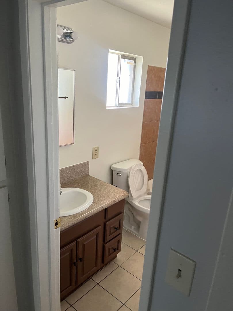 Ontario Apartment: 1260 W. Stoneridge Ct.
