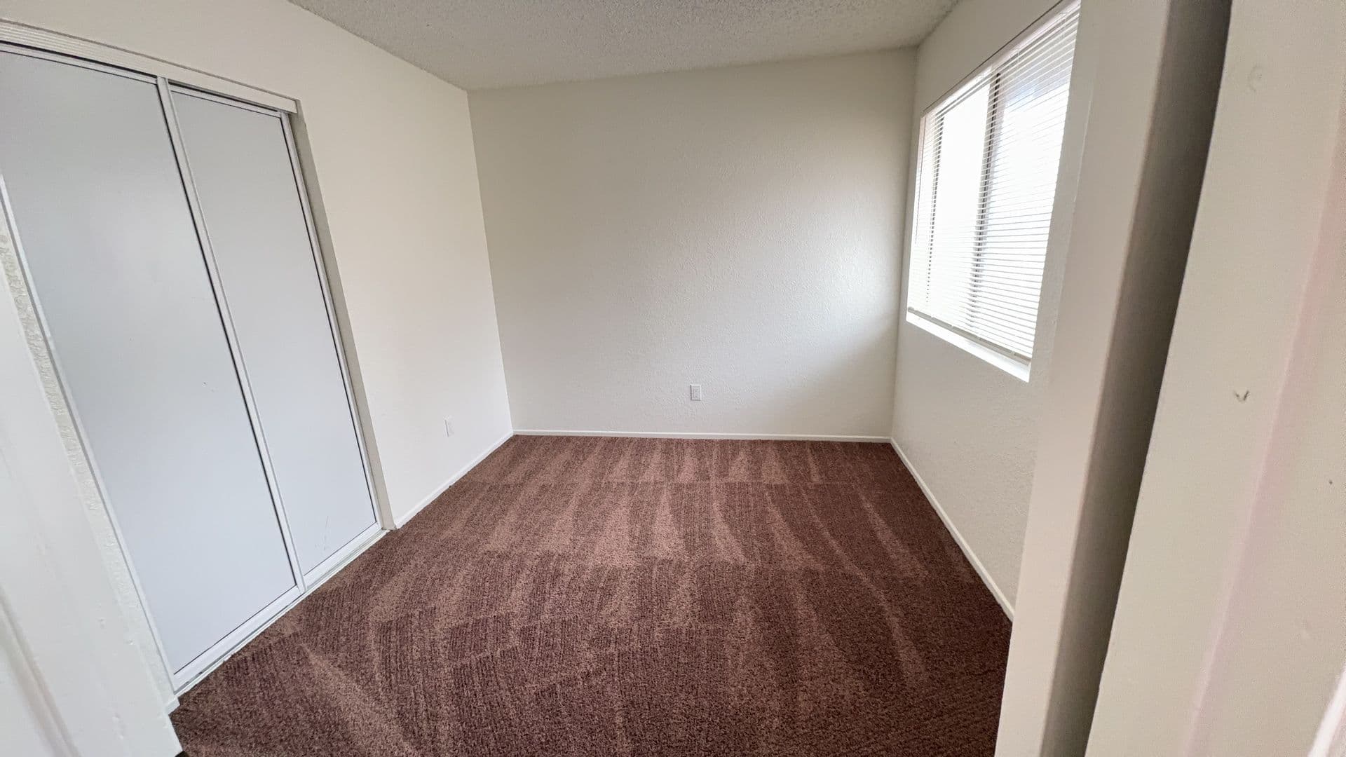 Apple Valley Apartment: 16221 Apple Valley Rd