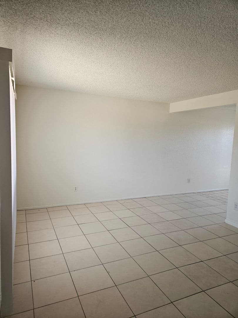 Hesperia Apartment: 16280 Sequoia Ave