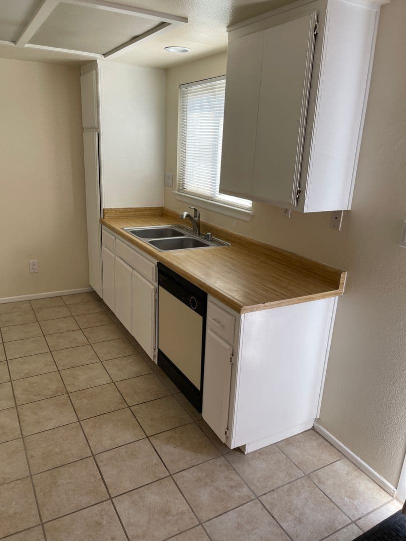 Apple Valley Apartment: 12715 Navajo Place
