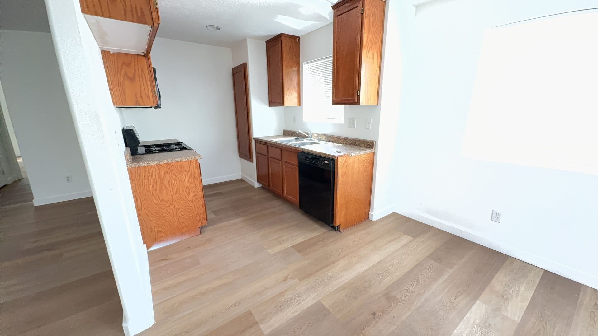 Barstow Apartment: 209 E. Grace St