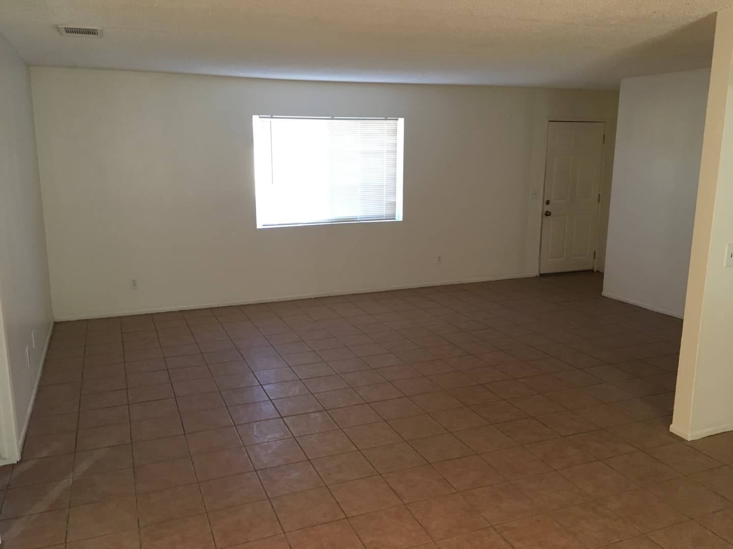 Apple Valley Apartment: 21355 Bear Valley Rd