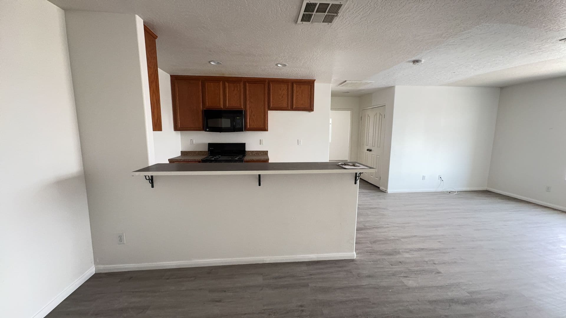 Barstow Apartment: 209 E. Grace St