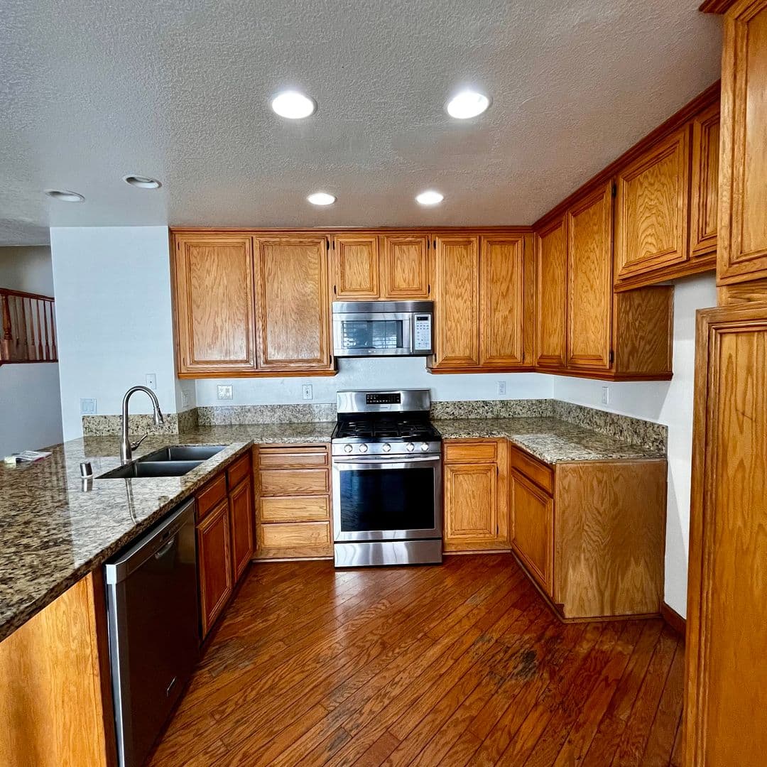 Victorville House: 14368 Via Puente