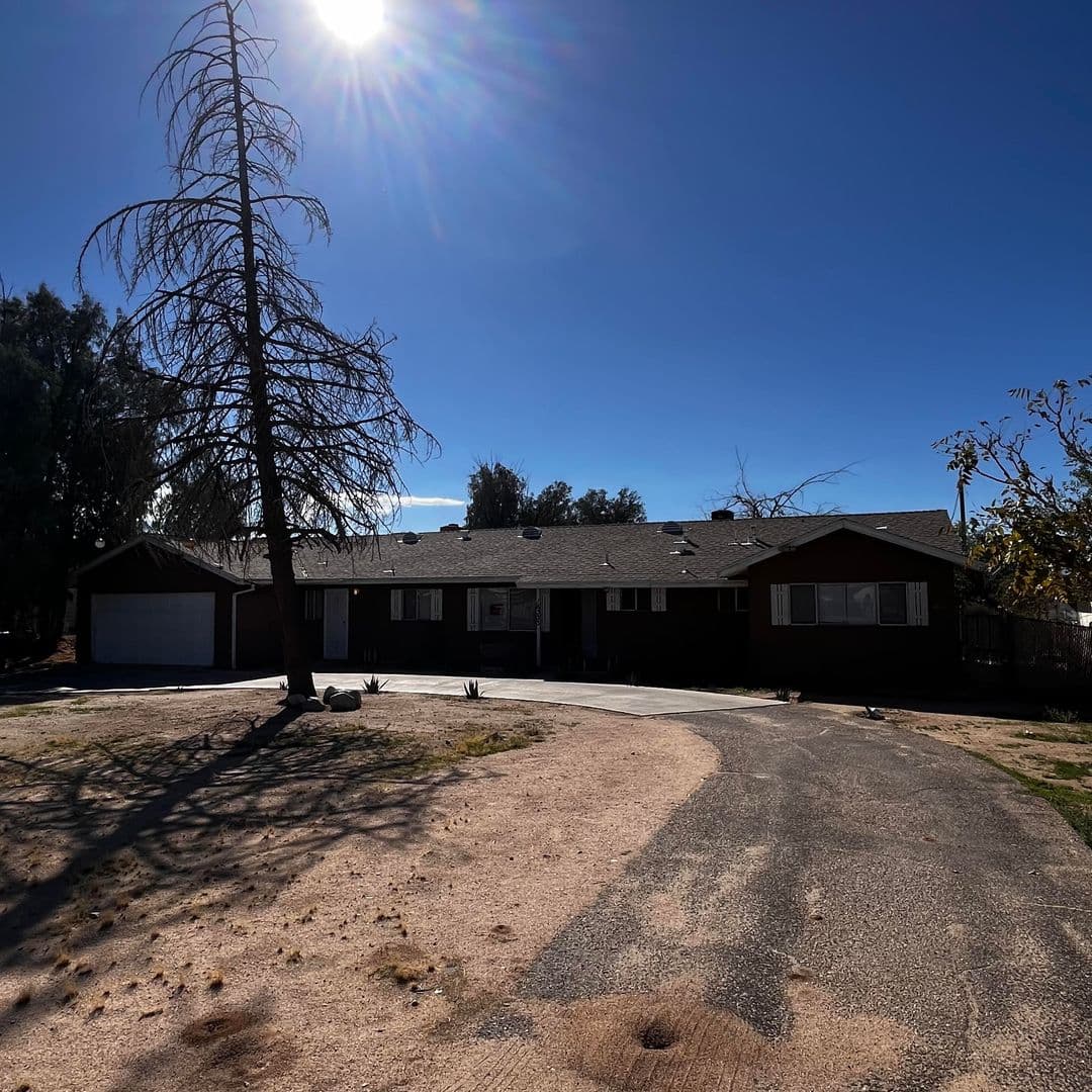 Victorville House: 16333 Villa Dr.