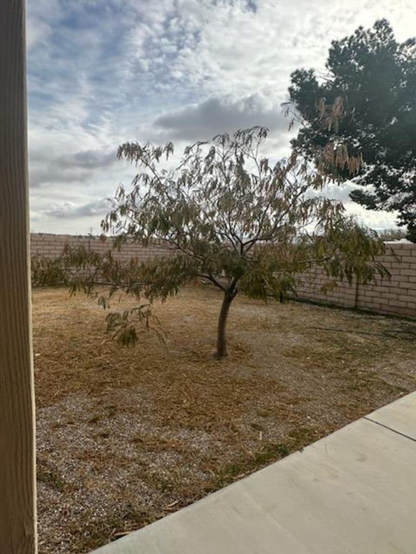 Apple Valley House: 12033 1/2 Locust Ln