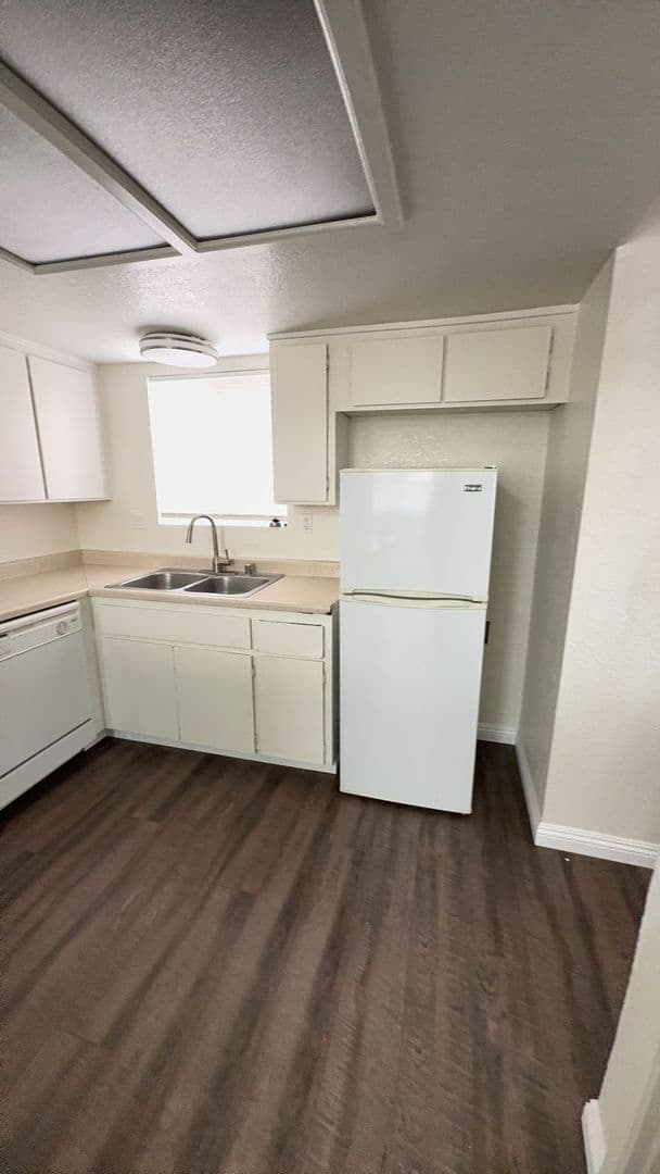 Apple Valley Apartment: 16221 Apple Valley Rd