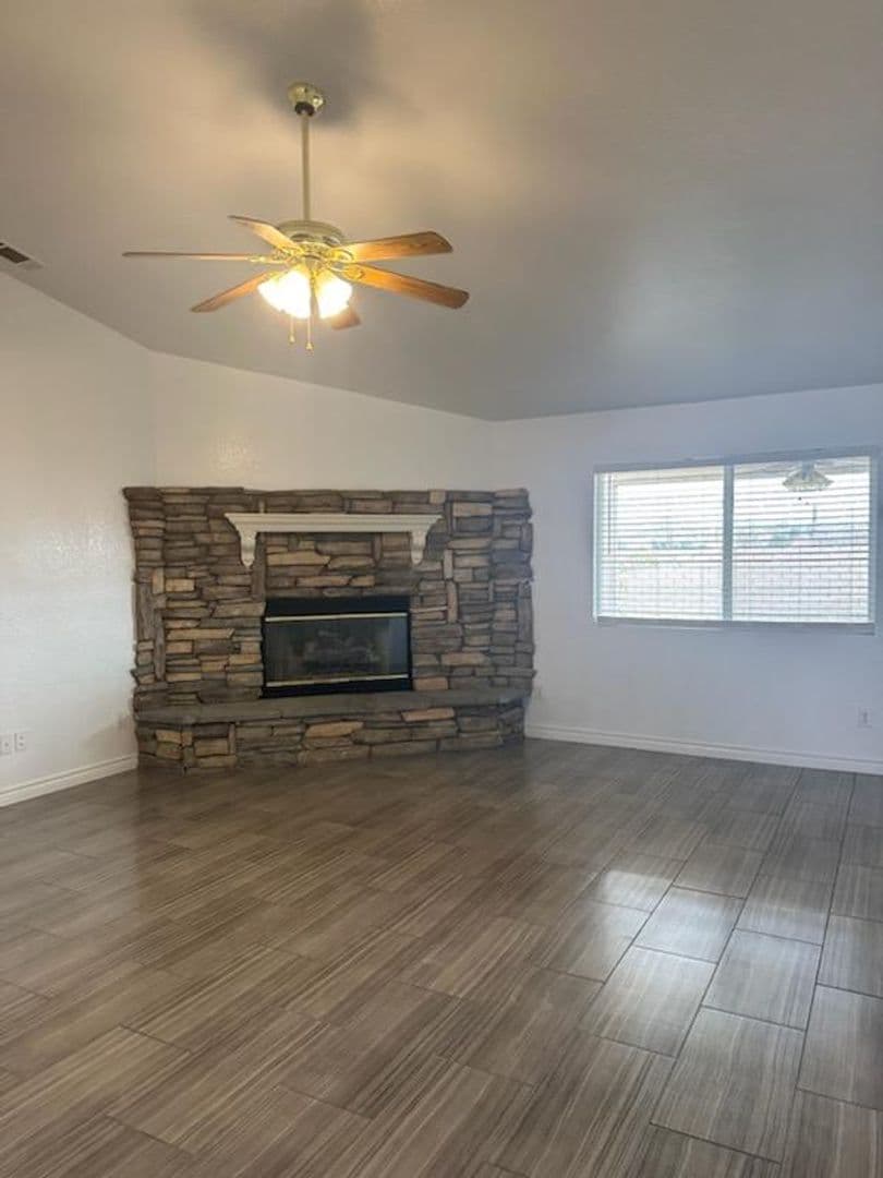 Apple Valley House: 12033 1/2 Locust Ln