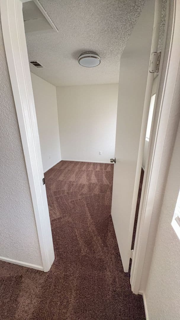 Apple Valley Apartment: 16221 Apple Valley Rd