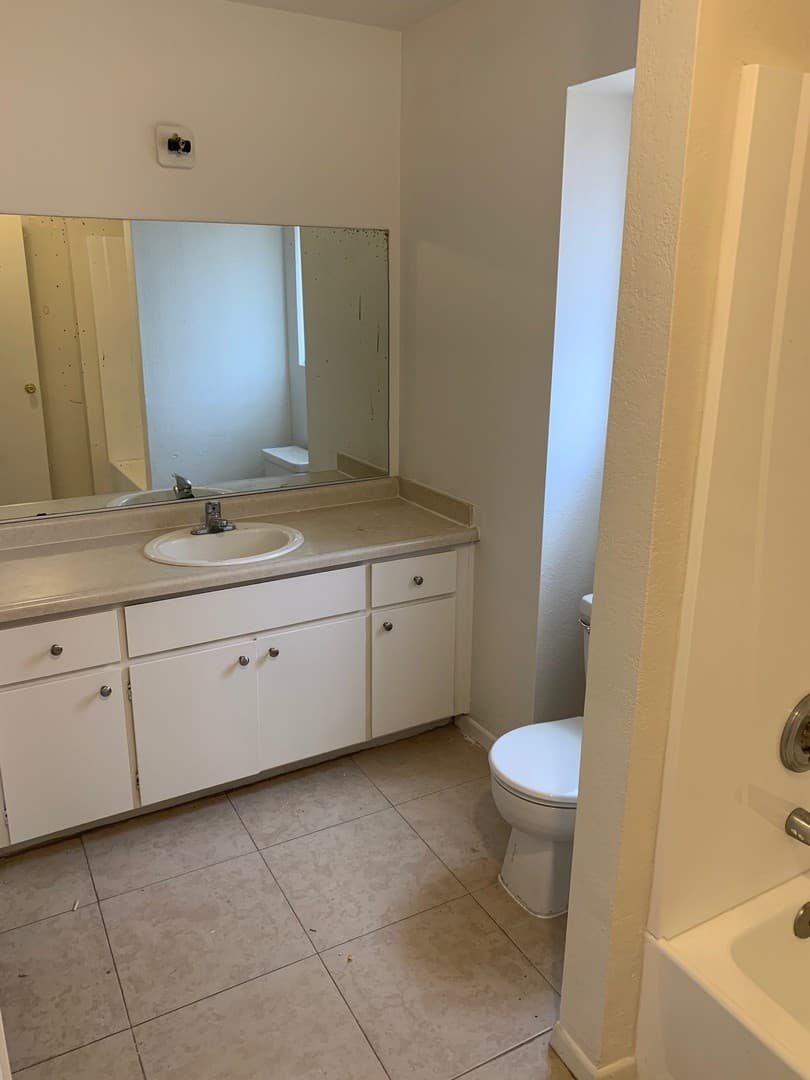 Apple Valley Apartment: 16221 Apple Valley Rd