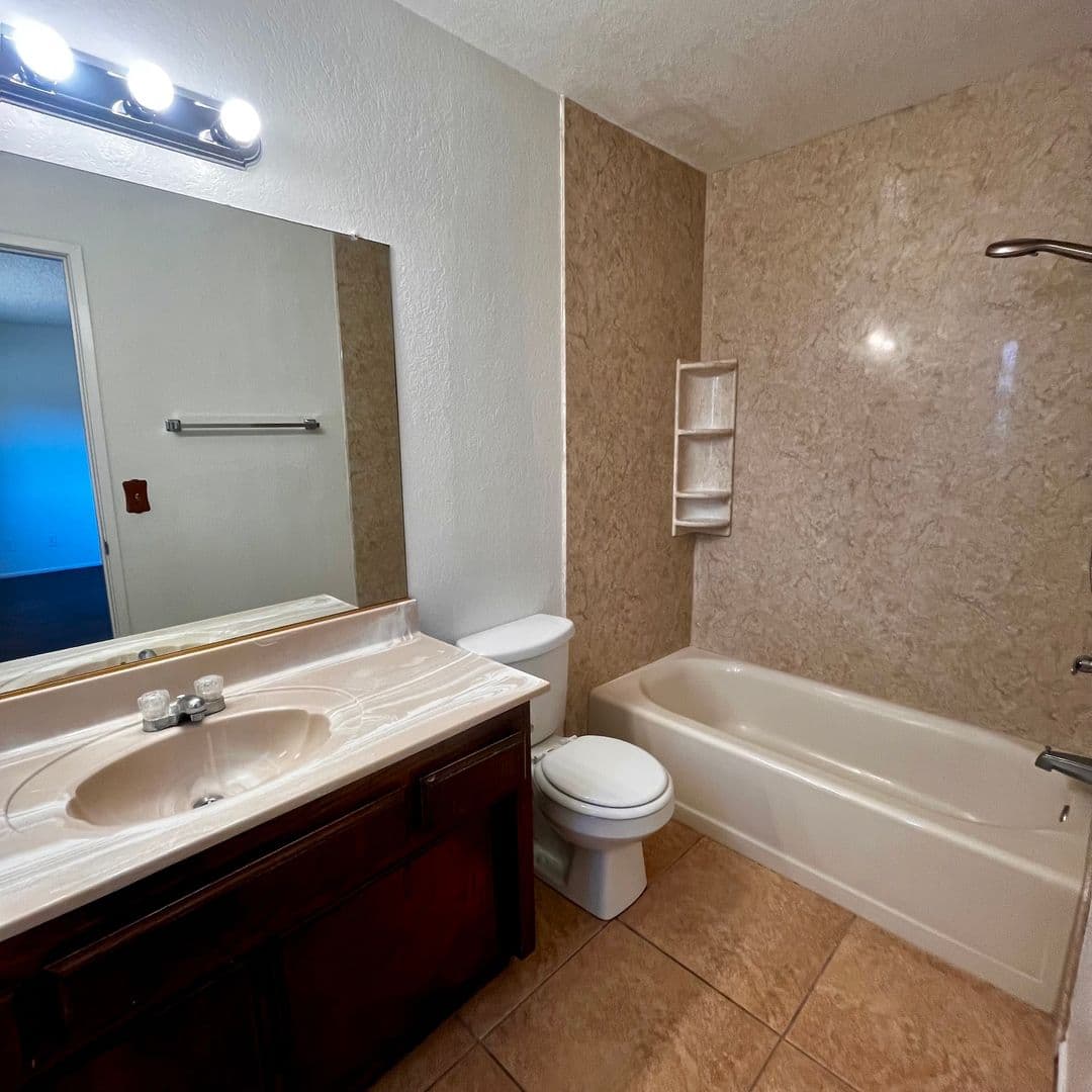 Apple Valley House: 13221 Winona Rd