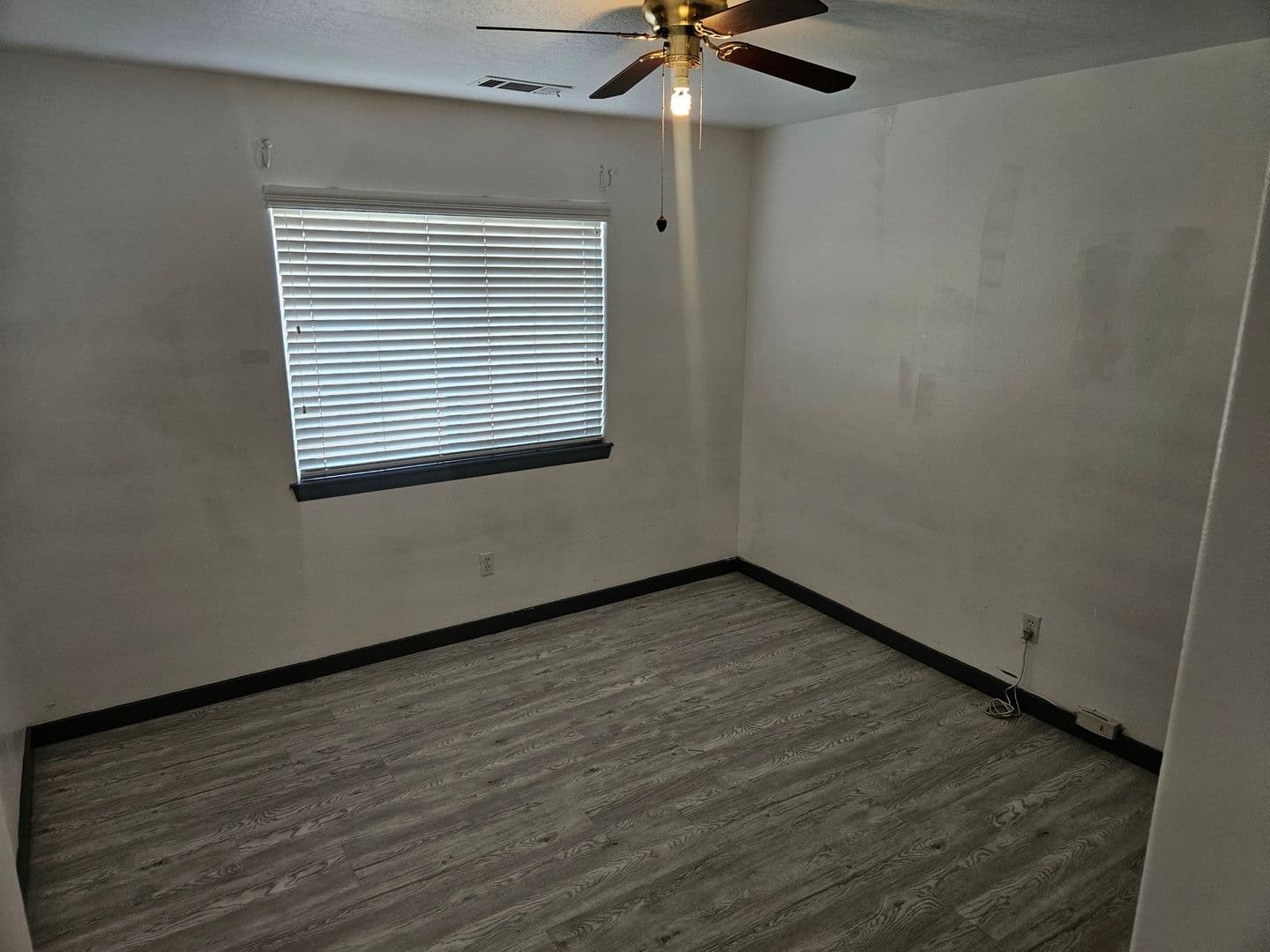 Apple Valley House: 23089 Pahute Rd