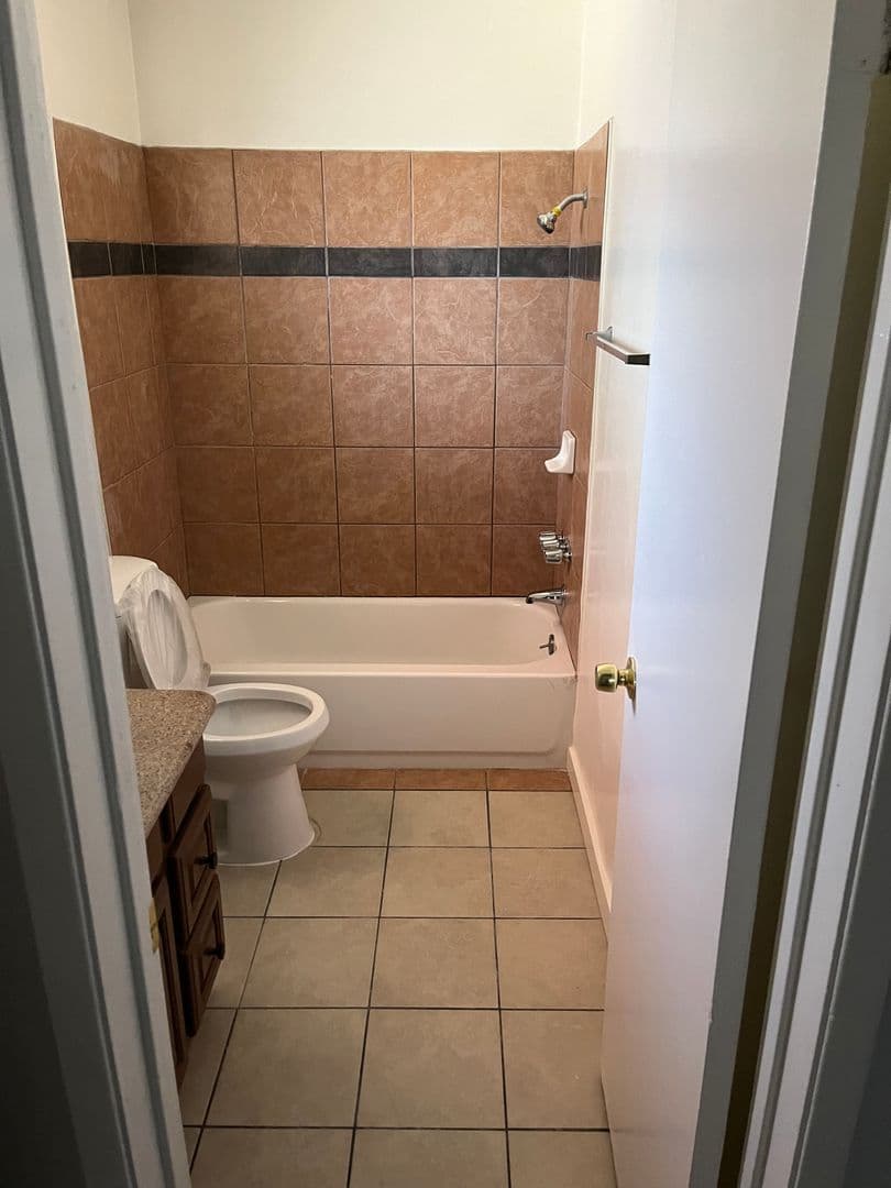 Ontario Apartment: 1260 W. Stoneridge Ct.