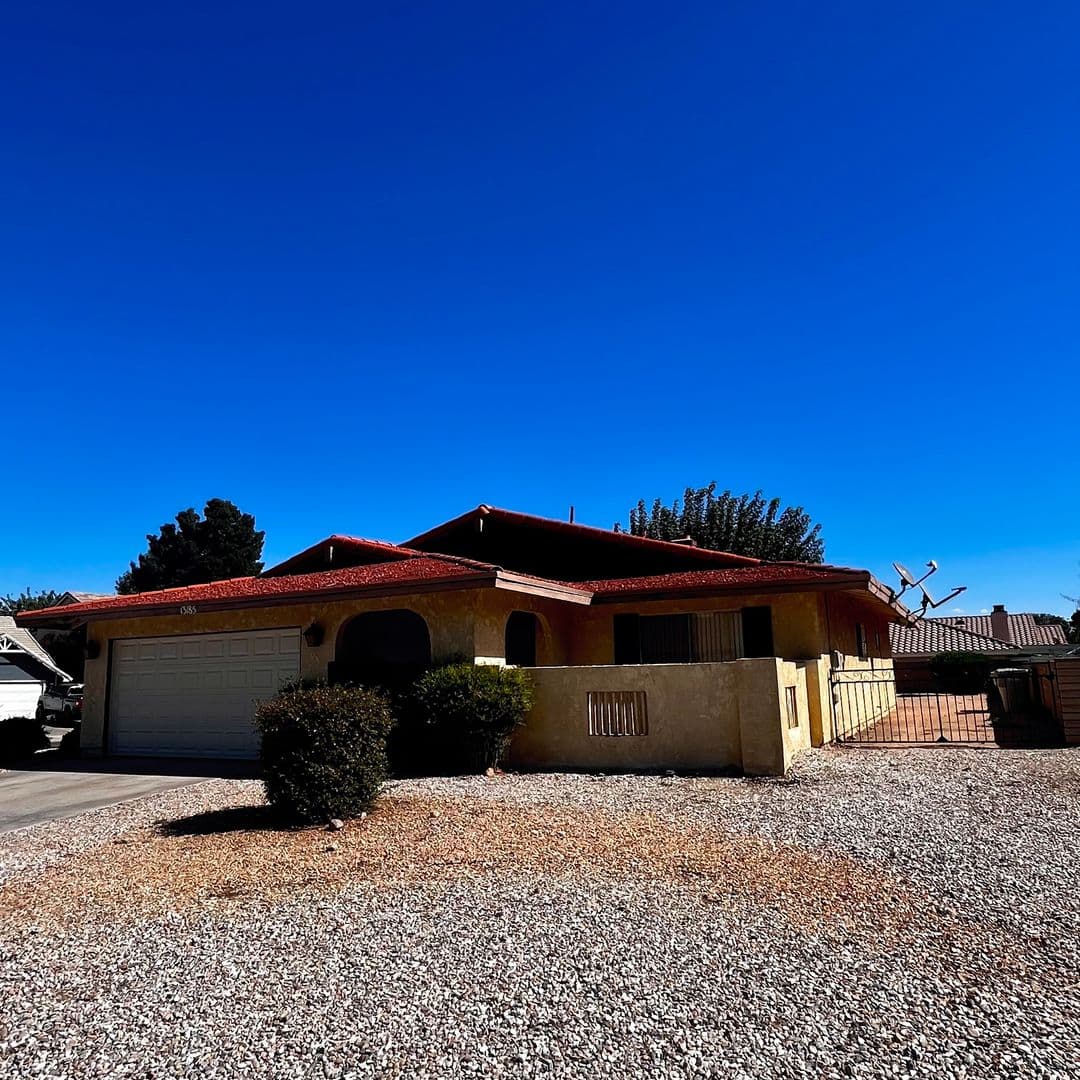 Victorville House: 13185 Rolling Ridge Dr