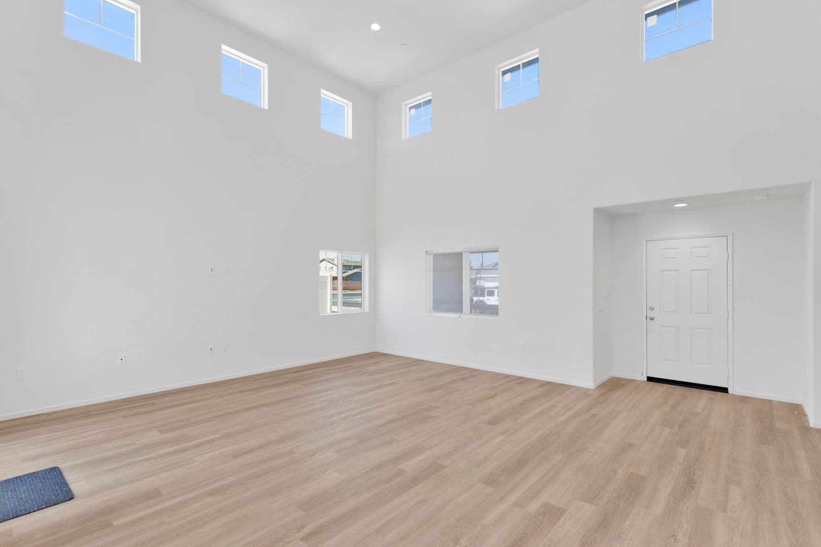 Adelanto House: 11715 Sebastian Rd