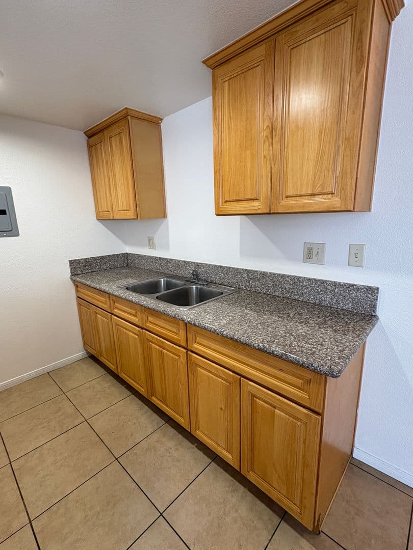 Ontario Apartment: 1007 E. Deodar St. - D