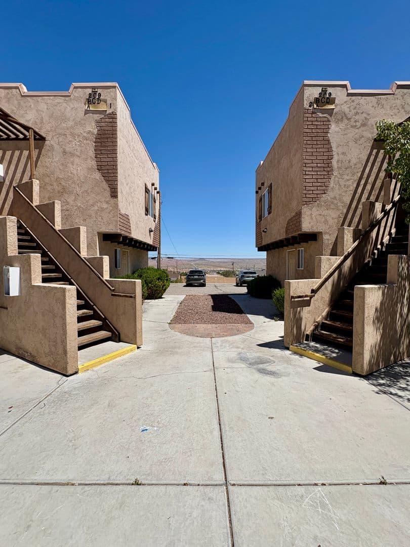 Barstow Apartment: 209 E. Grace St