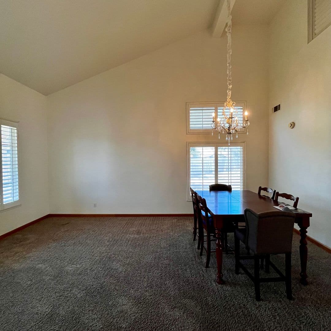 Victorville House: 14368 Via Puente